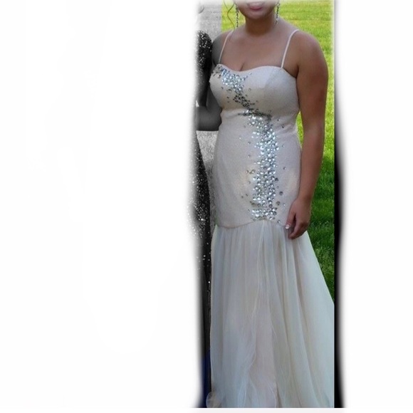 Prom, Wedding, Formal Cream mermaid gown. Back zip - Picture 5 of 6